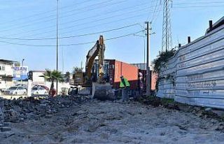 Mersin’de eskiyen kaldırımlar yenileniyor