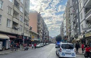 Mersin’de iki grubun kavgasında yoldan geçen şahıs...