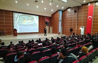 Mersin’de lise öğrencilerine trafik eğitimi