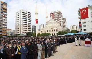 Mersin’de şehit cenazesine katılan Bakan Soylu’dan...