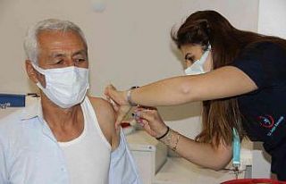 Mersin’de yerli aşı Turkovac uygulanmaya başlandı
