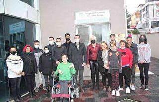 Meslek lisesi öğrencileri, engelli bireylere güzellik...