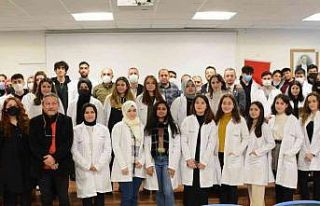 Mesleki hayatlarında kullanacakları beyaz önlükleri...