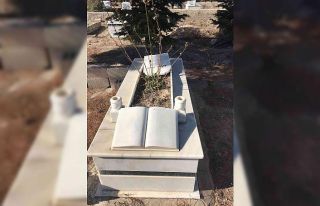 Mezar taşlarını kırıp kaçtılar