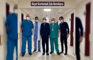 Mideden yapılan yemek borusuyla sağlığına kavuştu