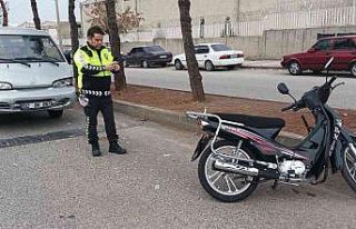 Midibüs ile motosiklet çarpıştı: 1 yaralı