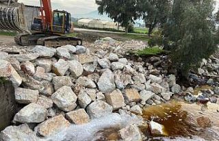 Milas Belediyesi, 20 kamyon taşı 10 günde taşıyıp...