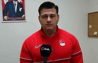 Milli güreşçi Rıza Kayaalp, olimpiyat madalyasıyla...