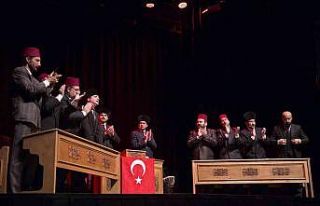 Milli şaire duygusal anma