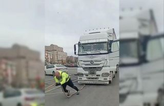 Milli sporcu 18 tonluk tırı çekti