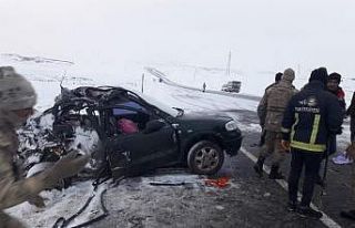 Minibüsle otomobil çarpıştı: 1 ölü, 3 yaralı