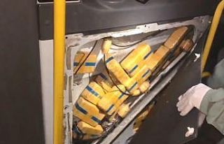 Minibüsün kapısına zulananan 26 kilo eroini narkotik...