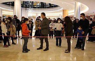 Minik öğrenciler sokakta yaşayan hayvanları fotoğraflarla...