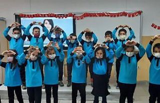 Minik öğrencilerden engellilere videolu destek