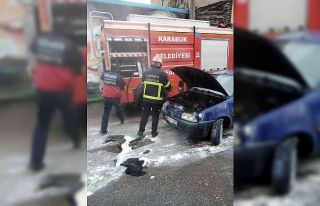 Motoru alev alan otomobilde maddi hasar oluştu