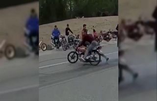 Motosiklet kazası kameralara yansıdı