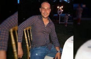 Motosikletiyle ağaca çarpıp öldü