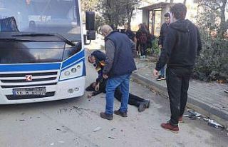 Motosikletli gençler ölümden döndü