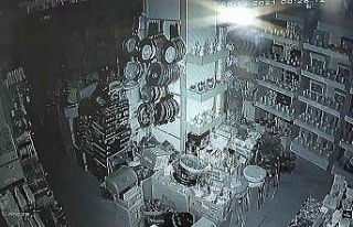 Muradiye’de deprem anı güvenlik kameralarına...