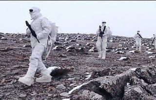 Muş PÖH timinden karlı dağlarda nefes kesen klip