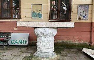 Musalla taşı, tarihi manastıra ait sütun başlığı...