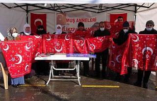 Muşlu annelerden dondurucu soğukta evlat nöbeti