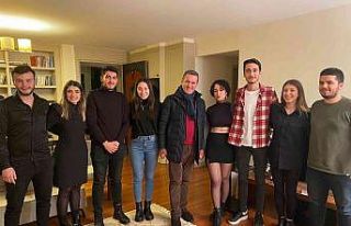 Mustafa Sarıgül yılbaşı gecesi evinde gençleri...