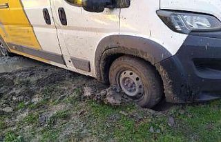 Navigasyon yanlış yönlendirdi, çamura saplandı