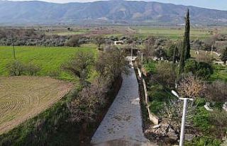 Nazilli Belediyesi Esenköy’de yolları yeniliyor