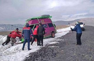 Nemrut Kalderası’nda mahsur kalan turistler kurtarıldı