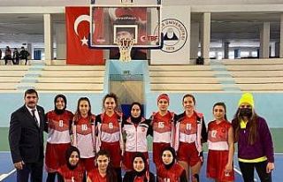 NEVÜ Basketbol takımları hızlı başladı