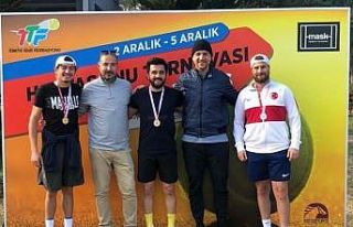 NEVÜ Büyük Erkekler A Kategorisi tenis müsabakalarında...