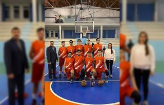 NEVÜ Erkek Basketbol Takımı 3. Oldu