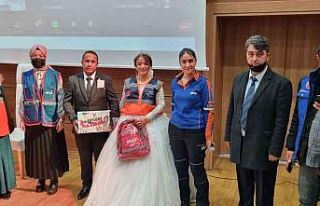 Nikah törenine online katıldılar