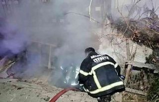 Odunlukta çıkan yangın paniğe neden oldu