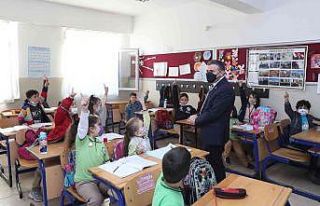 Öğrenciler cevaplamak için birbirleriyle yarıştı