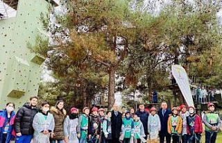 Öğrenciler, gençlik kampında moral depoluyor