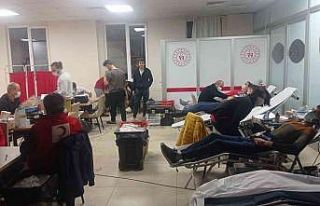 Öğrenciler kan bağışında bulundu