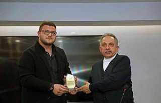 Öğrencilerden Başkan Yalçın’a kütüphane için...