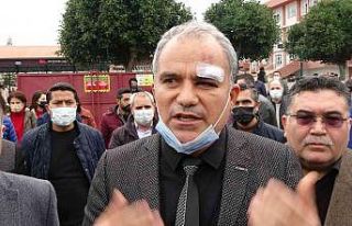 Okulu kapısını kapatan kız öğrenciye müdahale...