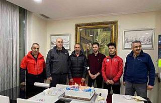 Olimpiyat fatihlerine pastalı kutlama