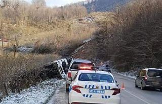 Ordu’da kontrolden çıkan süt tankeri devrildi