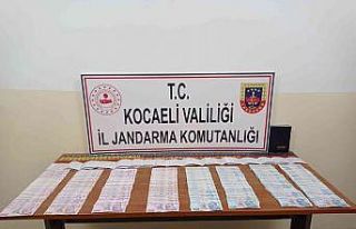 Ormanlık alandaki barakada kumar oynarken yakalandılar