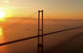 Osmangazi Köprüsünde kartpostallık gün doğumu...