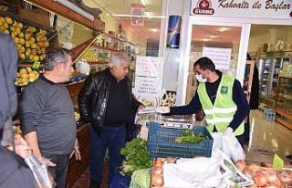 Osmaniye’de Belediyesi vatandaşlara maske dağıttı