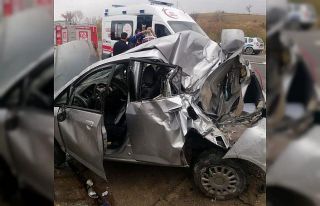 Otomobil bariyerlere çarpıp takla attı: 1 ölü,...