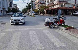Otomobil, engelli motosikletine çarptı: 1 yaralı