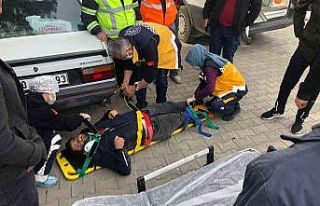 Otomobil ile çarpışan motosikletin sürücüsü...