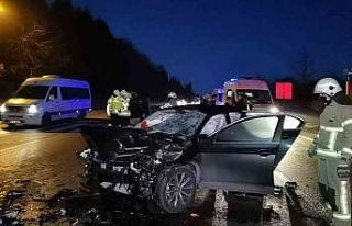 Otomobil ile kamyon çarpıştı: 1’i ağır 7 kişi...