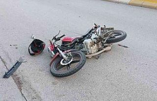 Otomobil ile motosiklet çarpıştı: 2 yaralı